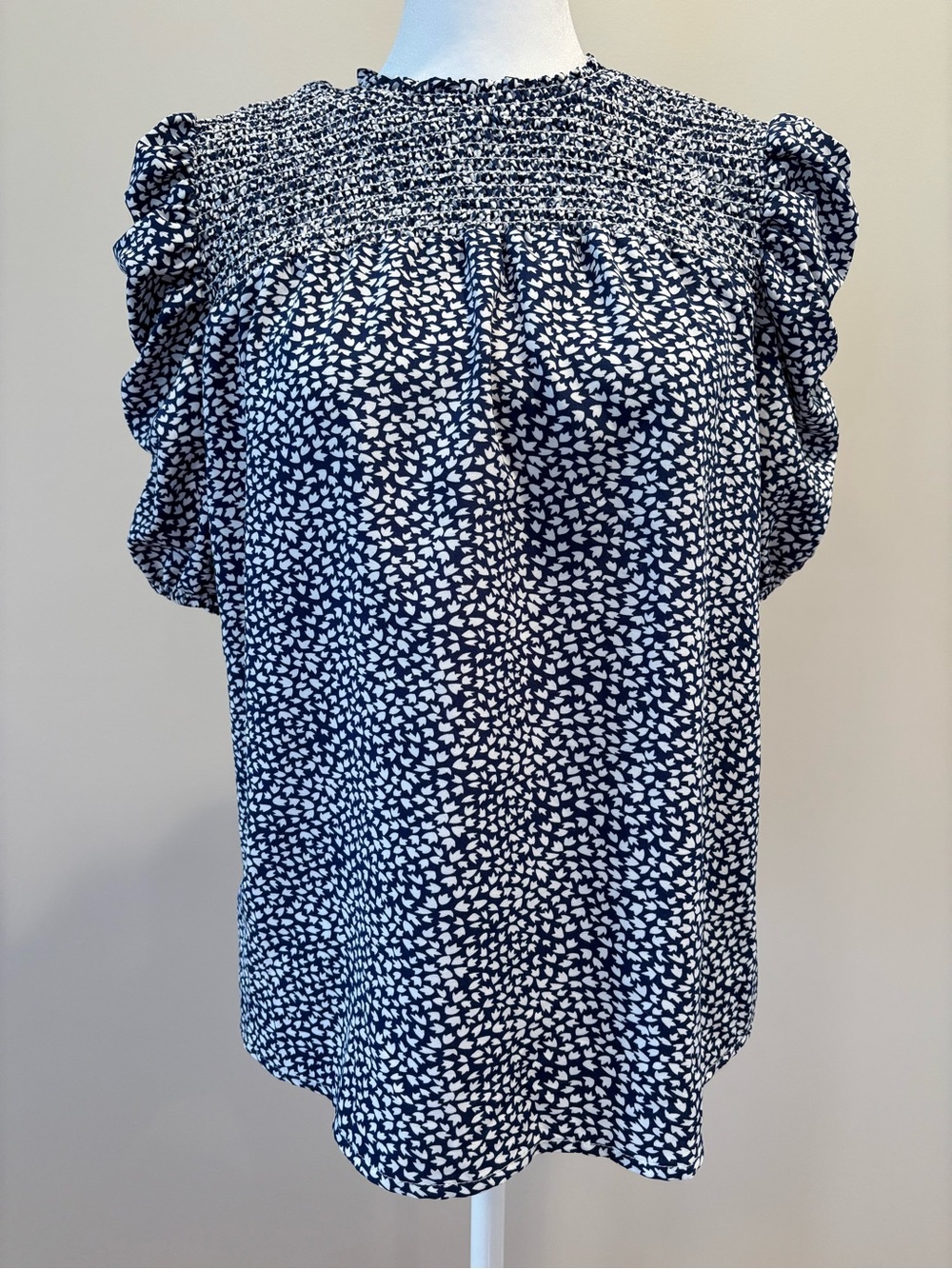 Augusta Belle Short Sleeve Top Womens Small Excellent Condition Cute Details